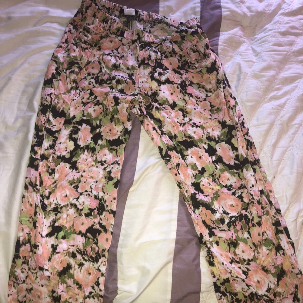 Floral Joggers w/ Pockets!